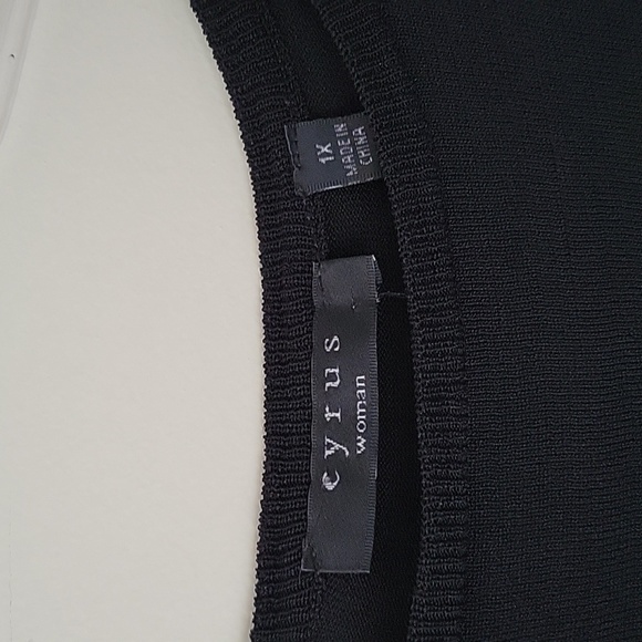 Cyrus Women's Black Long Sleeve Tunic Top- Size 1X - Picture 2 of 9